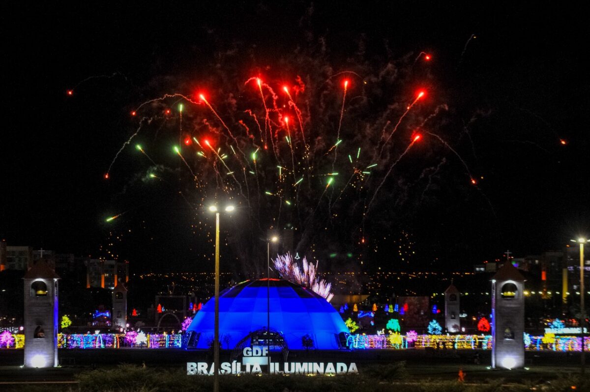 Apresentações musicais e teatrais seguem no Espaço Céu de Brasília; Trenó Luz com Papai Noel vai até 15/01. Foto: Agência Brasília