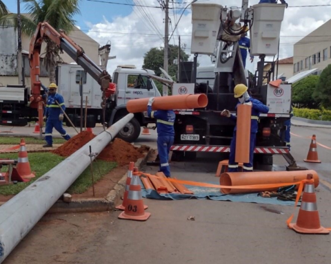 A Neoenergia Brasília está modernizando a rede elétrica do Distrito Federal para melhorar o fornecimento de energia à população. Foto: Divulgação/Neoenergia