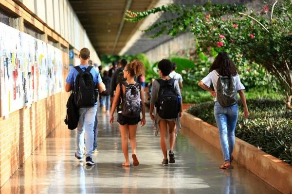 Os estudantes da UnB poderão escolher se querem cursar a disciplina no formato presencial, híbrido ou remoto. Foto: Rafaela Felicciano/Metrópoles