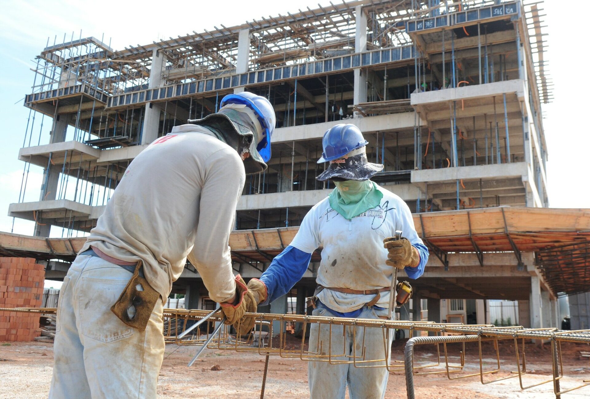 Obras: mais de 2,2 mil alvarás de construção foram emitidos ao longo do ano, atenuando a crise provocada pela pandemia. Foto: Paulo H. Carvalho/ Agência Brasília