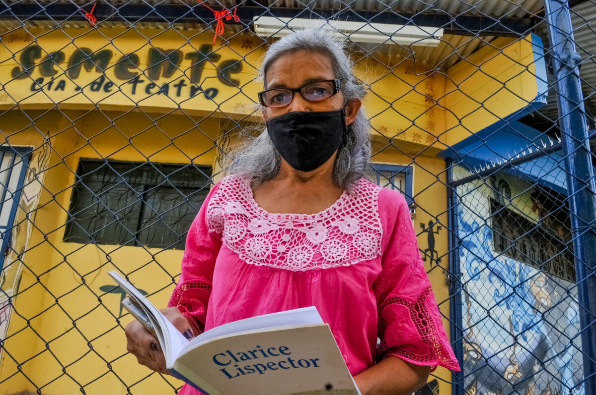 Quem quiser seguir o mesmo caminho da estudante e diarista Maria da Conceição pode se matricular no programa. Foto: Joel Rodrigues / Agência Brasília