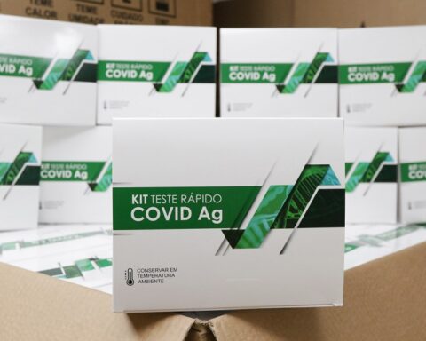 Além desses, há 181 mil testes para covid disponíveis nas unidades da rede pública. Foto: Sandro Araújo/Agência Saúde DFAlém desses, há 181 mil testes para covid disponíveis nas unidades da rede pública. Foto: Sandro Araújo/Agência Saúde DF