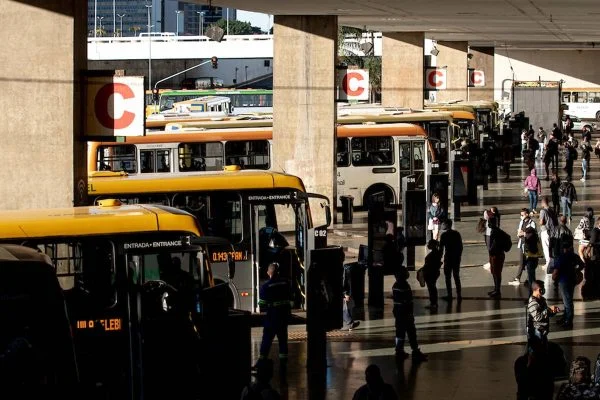 Objetivo é reorganizar as linhas de ônibus e melhorar o transporte nas cidades, beneficiando uma média de 180 mil usuários. Foto: Jacqueline Lisboa/ Metrópoles