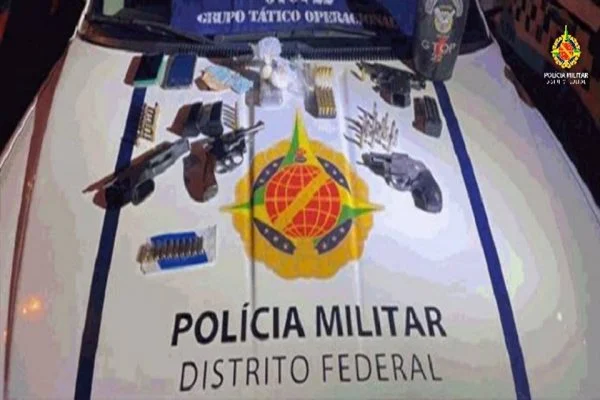 Os vigilantes estavam encostados em um carro e ficaram nervosos quando policiais militares fizeram a abordagem. Foto: Divulgação/PMDF