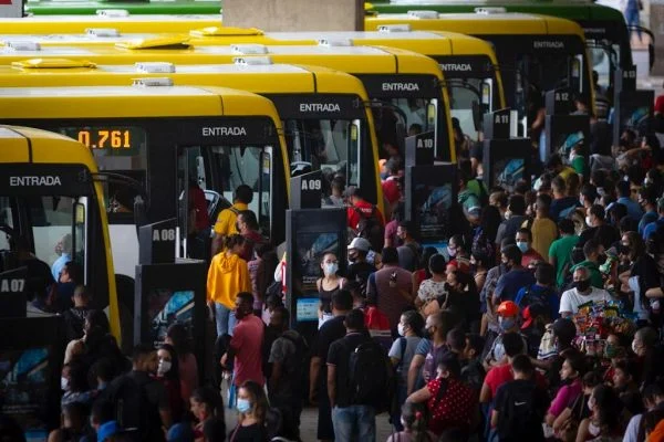 Acidente aconteceu em setembro de 2017, em Samambaia Sul. Idosa foi atropelada após perder o equilíbrio e cair na rua. Foto: Igo Estrela/Metrópoles