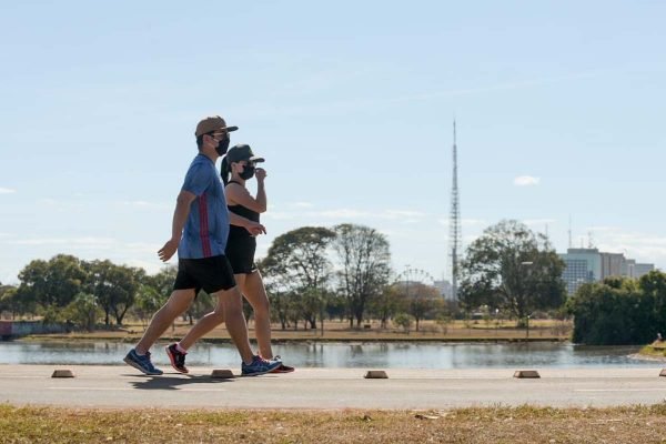 Parque: Aulas de yoga, pilates, caminhada, corrida, alongamento e funcional serão orientadas por profissionais de educação física em evento. Foto: Jacqueline Lisboa/ Metrópoles