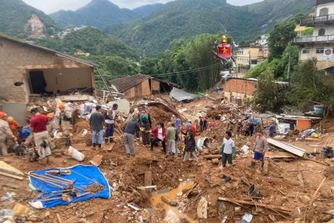 Nesta segunda (21/2), mais um grupo de bombeiros especializados em socorro, resgate e salvamento será enviado para Petrópolis (RJ). Foto: Divulgação/CBMDF