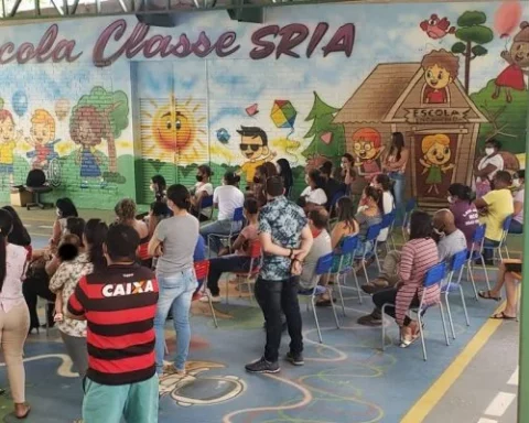 Pais de estudantes criticam proposta da Secretaria de Educação por aluguel de prédio para acomodar a comunidade escolar. Foto: Divulgação