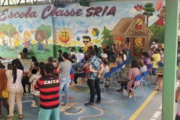 Pais de estudantes criticam proposta da Secretaria de Educação por aluguel de prédio para acomodar a comunidade escolar. Foto: Divulgação