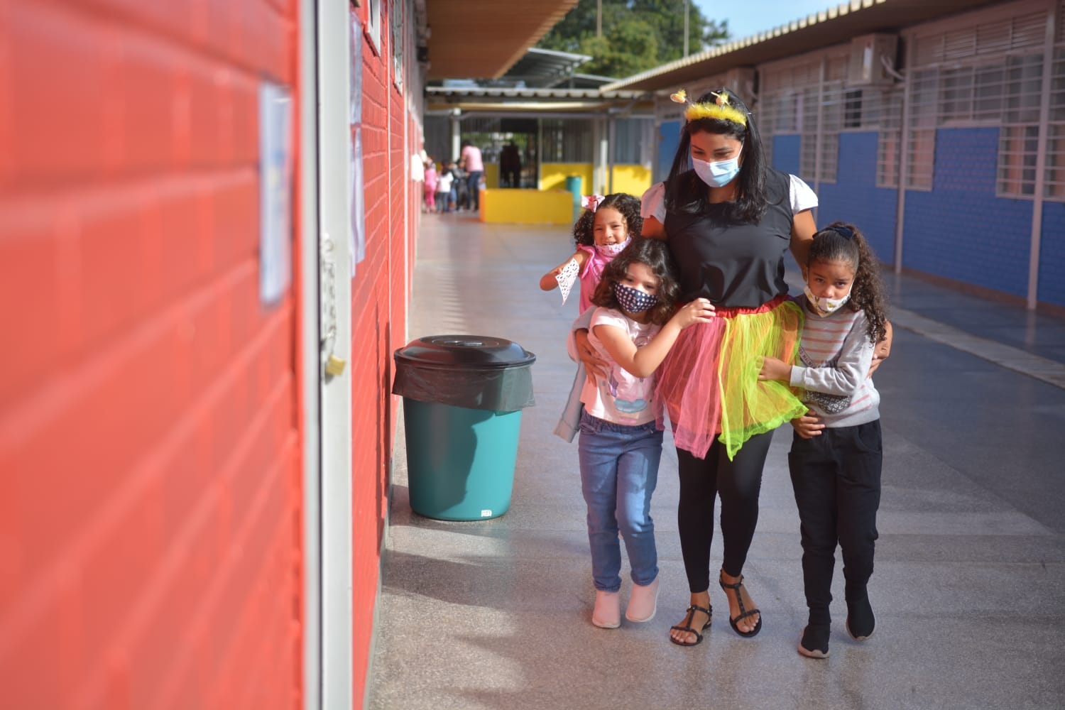 Somente estudantes com comorbidades comprovadas por meio de laudo médico poderão continuar a acompanhar as aulas de casa. Foto: Vítor Mendonça