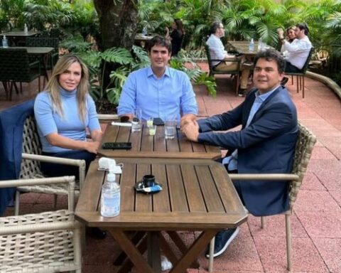 Comandantes de partidos que integram a base do governador Ibaneis Rocha (MDB) estiveram reunidos em almoço. Foto: Reprodução / Instagram