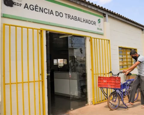 Vagas: Salários chegam a R$ 3,5 mil. Interessados podem se inscrever presencialmente ou pelo aplicativo Sine Fácil. Foto: Lúcio Bernardo Jr / Agência Brasília