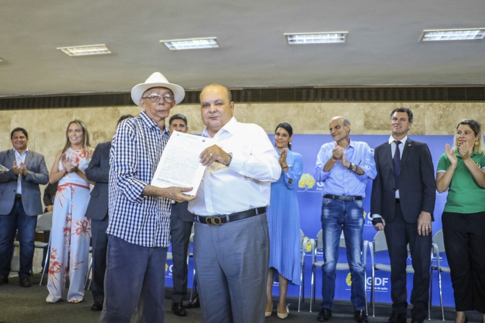 Regularização amplia capacidade de entrega de contratos de concessão de uso a igrejas, cooperativas, escolas e associações. Foto: Renato Alves/Agência Brasília