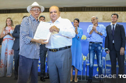 Regularização amplia capacidade de entrega de contratos de concessão de uso a igrejas, cooperativas, escolas e associações. Foto: Renato Alves/Agência Brasília