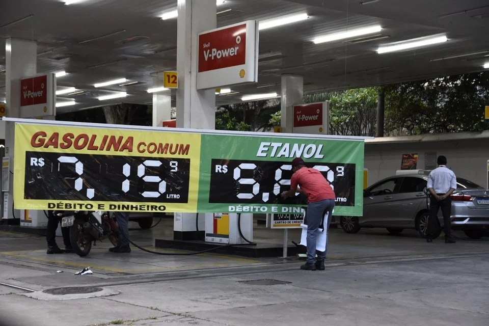 Gasolina: Apesar do reajuste anunciado pela Petrobras só começar a valer nesta sexta, vários postos já aumentaram valores. Foto: Matheus Veloso/Especial Metrópoles