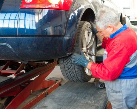 Algumas vagas se destacam pela quantidade de ofertas; açougueiro e mecânicos de automóveis e eletricistas seguem em alta. Foto: Agência Brasília