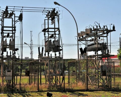 Desligamento da energia será para a realização de manutenção, obras de melhorias na rede e podas de árvores. Foto: Acácio Pinheiro/Agência Brasília