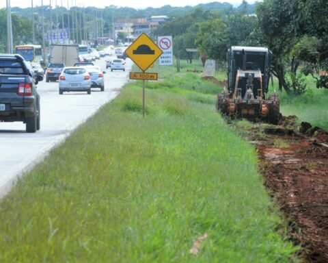 Objetivo das obras é diminuir número de acidentes no local e aumentar a fluidez do trânsito, frequentemente congestionado. Foto: Paulo H. Carvalho / Agência Brasília