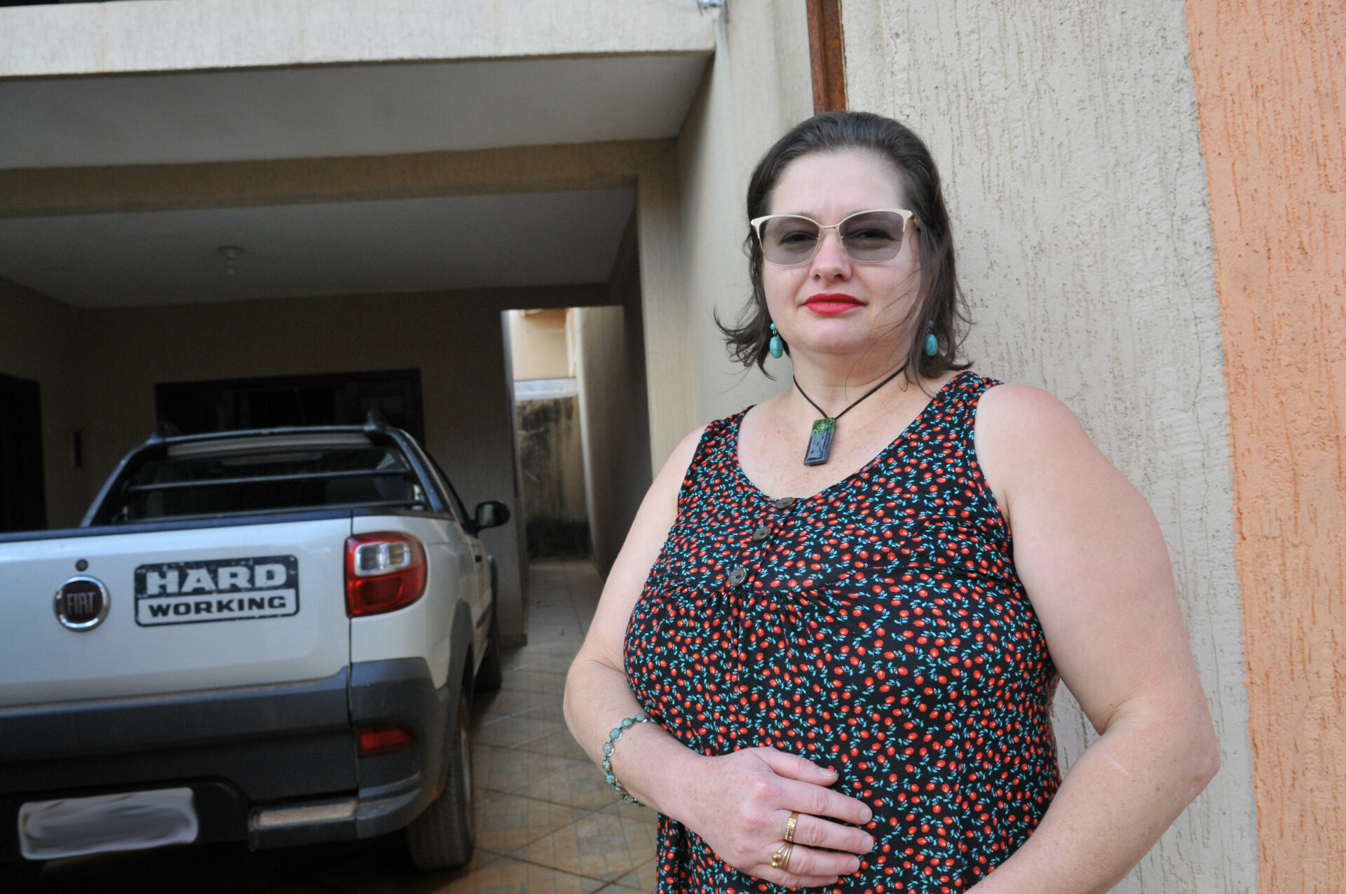 Nadia Mazutti, 43 anos, conseguiu a documentação do imóvel, na QS 18 do Riacho Fundo II, após duas décadas de espera | Foto: Joel Rodrigues/Agência Brasília