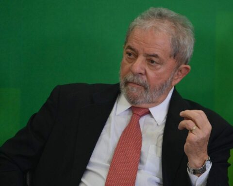 Ao elencar desafios que enfrentará caso vença as eleições, o ex-presidente Lula citou ampla presença de militares na administração federal. Foto: José Cruz/Agência Brasil