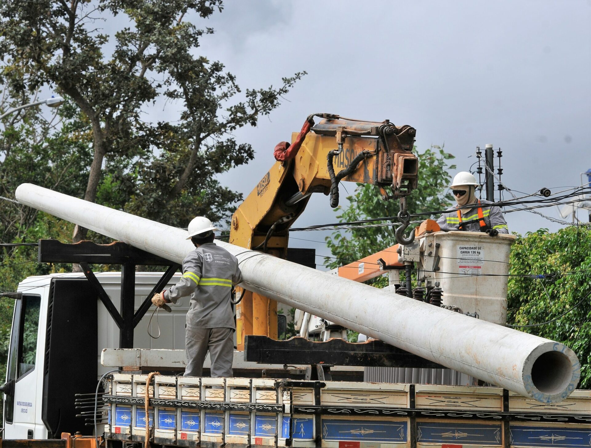 Interrupção de energia atinge endereços de Samambaia, Taguatinga, Ceilândia, Paranoá, Arniqueira e Sobradinho, para serviços de manutenção e podas. Foto: Divulgação