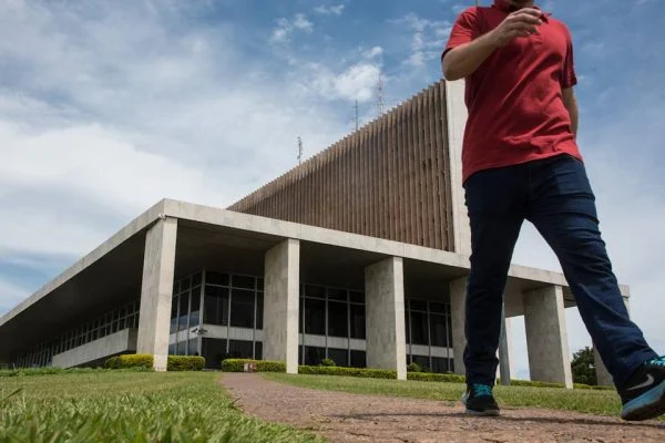 Ponto facultativo: Medida vale para a administração direta e indireta; serviços essenciais deverão ser mantidos. Foto: Hugo Barreto/Metrópoles