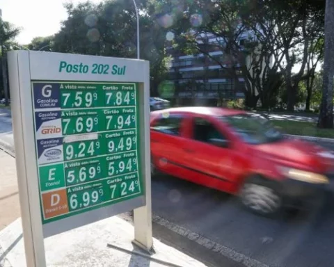 Combustíveis: Levantamento realizado em abril aponta que preço médio na capital chegou a R$ 7,548, com variação de 3,85%. Foto: Gustavo Moreno / Metrópoles