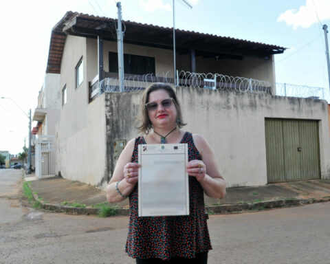 Escrituras: Moradias foram legalizadas por meio do Regulariza-DF, programa que ainda vai beneficiar famílias de outras dez localidades. Foto: Joel Rodrigues/Agência Brasília