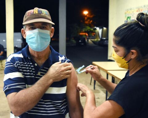 Postos em Ceilândia e no Plano Piloto oferecem imunizantes contra Covid-19 e Influenza. Foto: Tony Winston/Agência Saúde DF