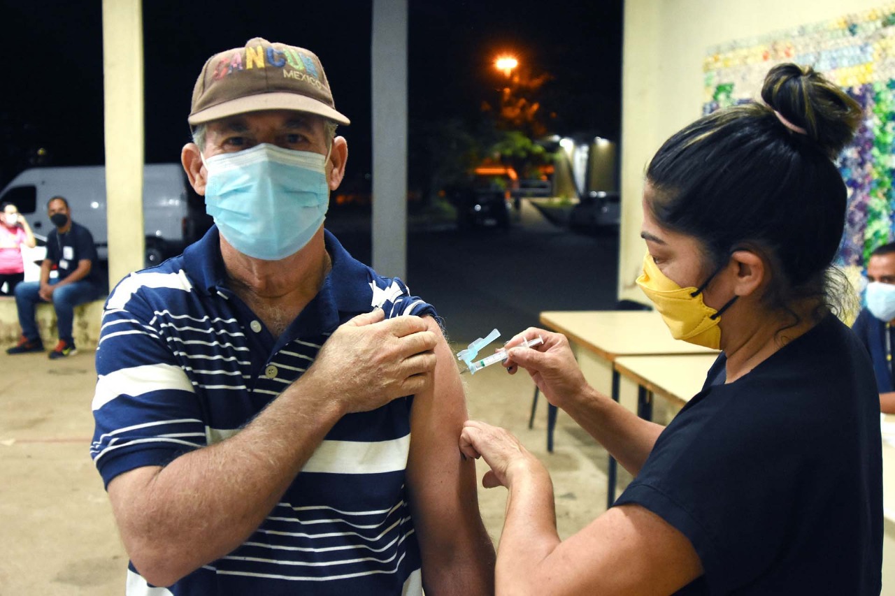 Postos em Ceilândia e no Plano Piloto oferecem imunizantes contra Covid-19 e Influenza. Foto: Tony Winston/Agência Saúde DF