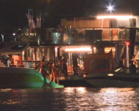 Barco com influencers encalha durante festa e bombeiros resgatam 100 pessoas no Lago Paranoá, no DF. Foto: TV Globo/Reprodução