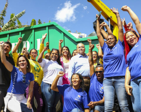 Cerca de 1,2 mil catadores do SLU passam a contar com máquina, melhorando processo de reciclagem na capital. Foto: Renato Alves/Agência Brasília