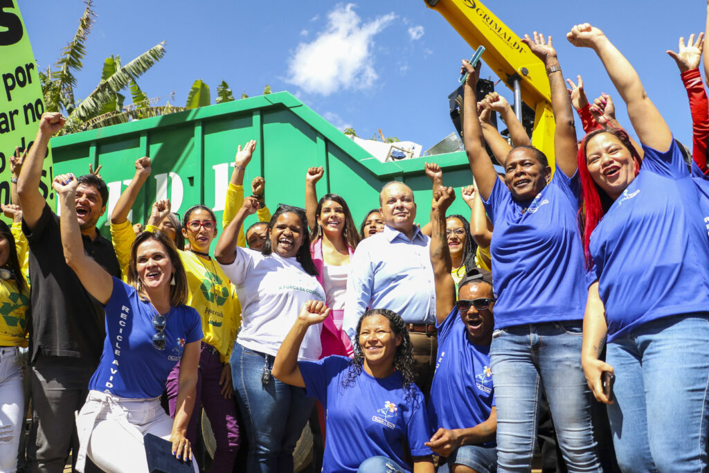 Cerca de 1,2 mil catadores do SLU passam a contar com máquina, melhorando processo de reciclagem na capital. Foto: Renato Alves/Agência Brasília