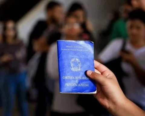 As remunerações ficam entre R$ 1.212 e R$ 1.515, mais benefícios. Também há oportunidade de contratação para açougueiros. Foto: Rafaela Felicciano/Metrópoles