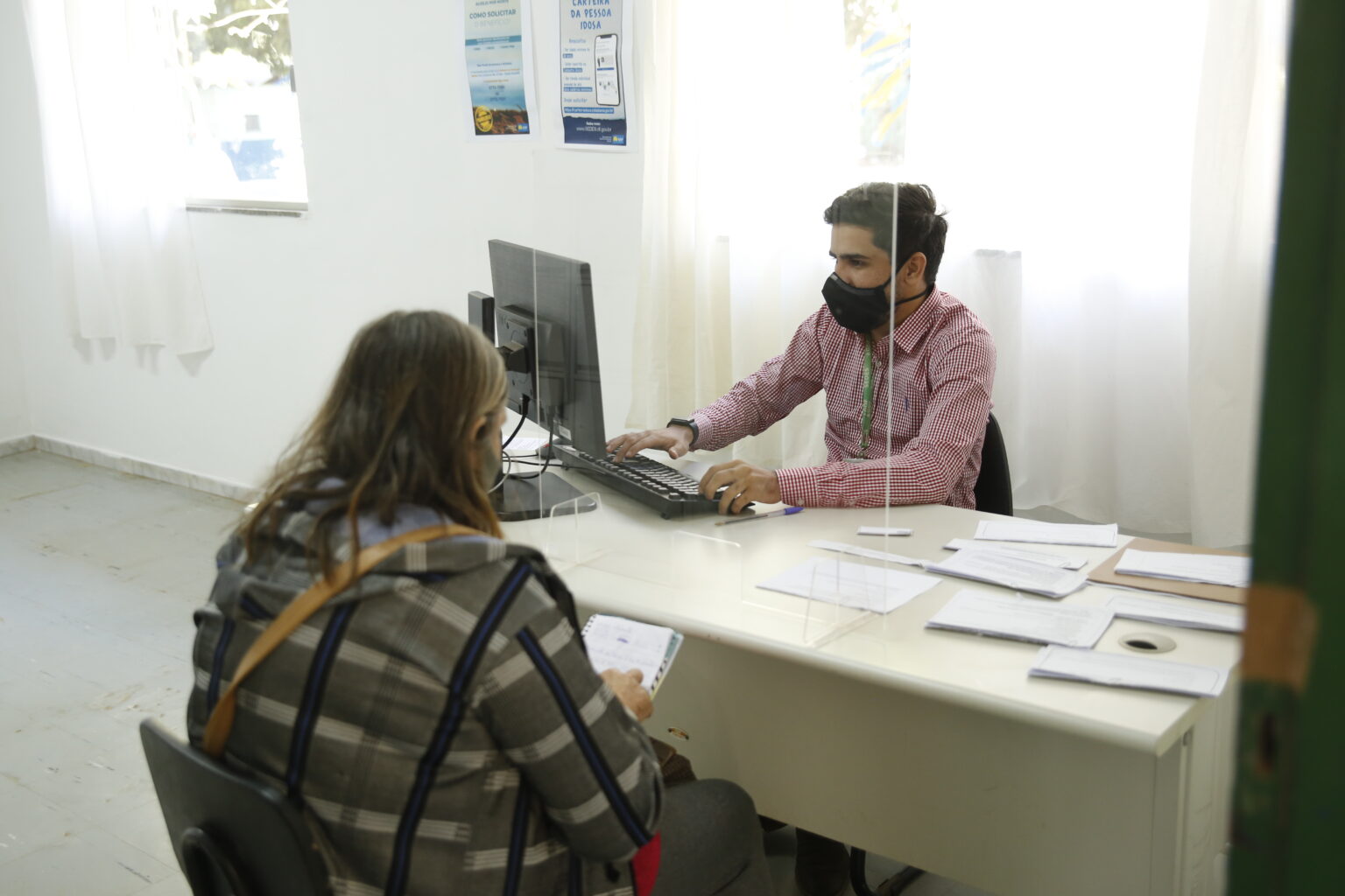 DF Social poderia abranger mais pessoas, mas 15 mil famílias contempladas não abriram conta para receber pagamento. Foto: Sedes