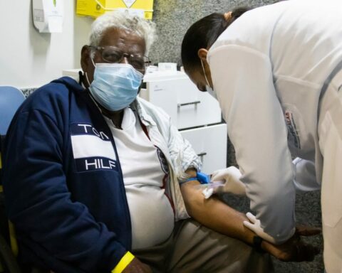 I Mutirão de cirurgia eletiva: O feirante Eurípedes Ribeiro fez todos os exames e vai operar o joelho no Crer. Foto: Laila Dionízio