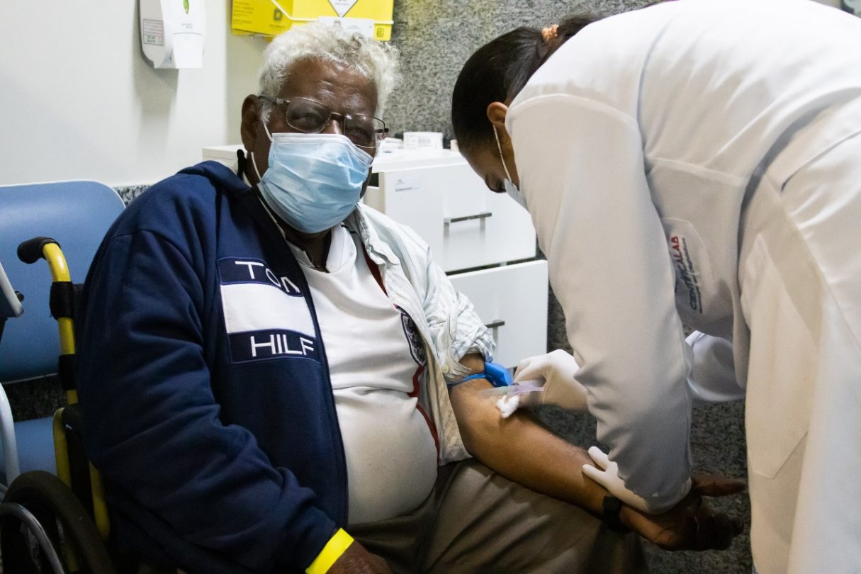 I Mutirão de cirurgia eletiva: O feirante Eurípedes Ribeiro fez todos os exames e vai operar o joelho no Crer. Foto: Laila Dionízio