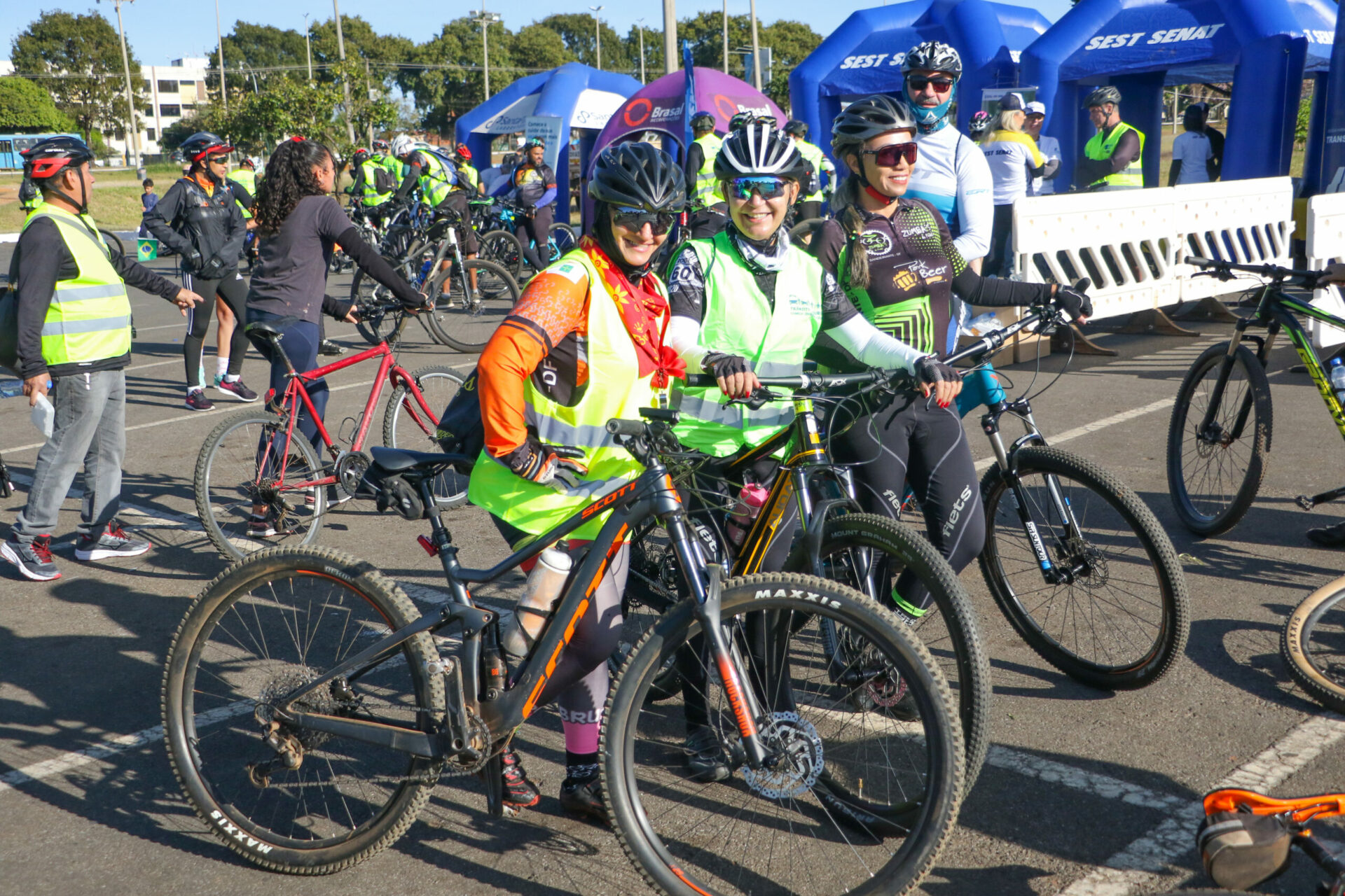 Passeio integrou as ações do Maio Amarelo, que busca conscientizar a população para a redução dos acidentes de trânsito. Foto: Renato Alves/Agência Brasília