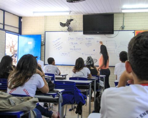 Enem 2022: Estudantes da 3ª série do ensino médio das escolas públicas podem se inscrever gratuitamente. Fotos: Divulgação