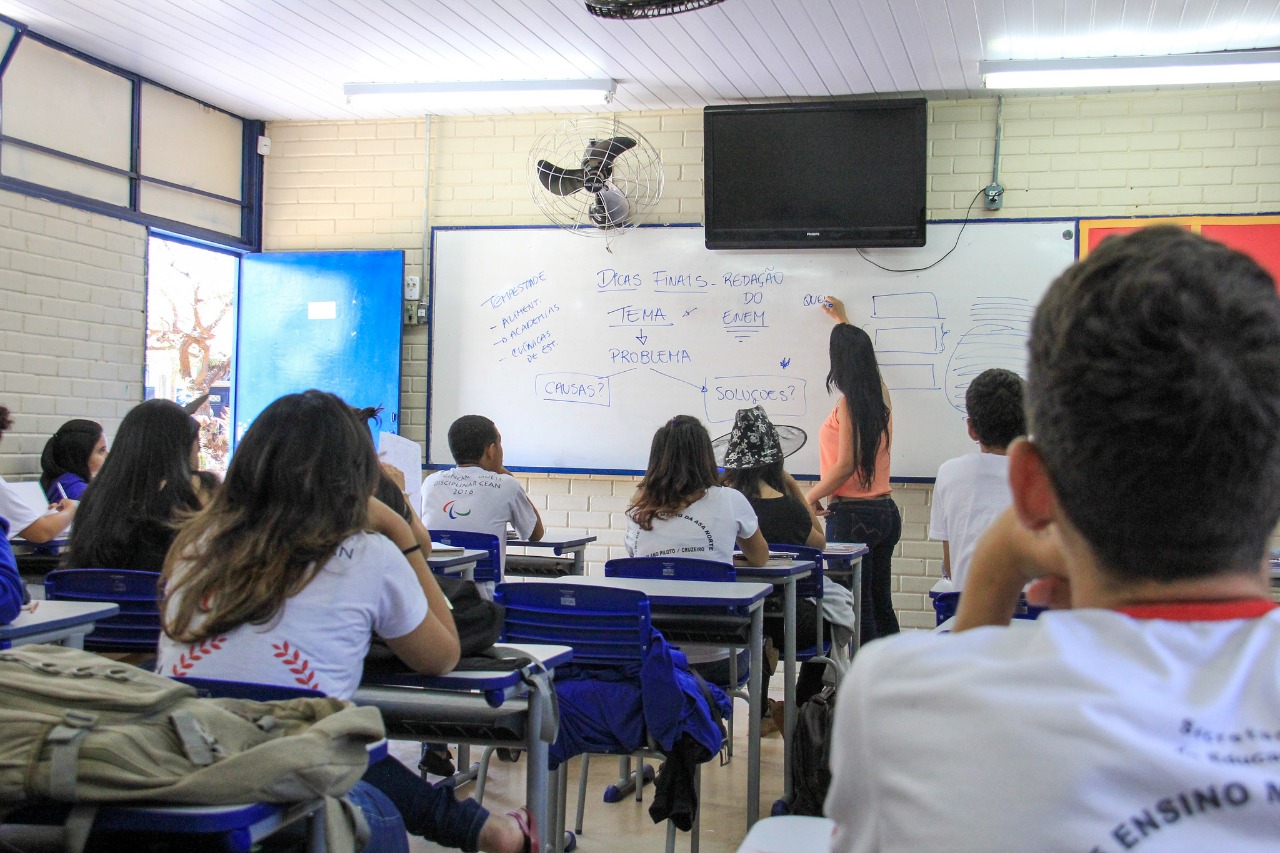 Enem 2022: Estudantes da 3ª série do ensino médio das escolas públicas podem se inscrever gratuitamente. Fotos: Divulgação