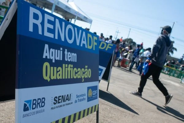 Renova-DF: As oportunidades são destinadas a participação de curso de qualificação profissional para carpinteiro, jardineiro e outros. Foto: Hugo Barreto/Metrópoles