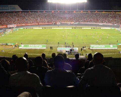 Estádio Serra Dourada recebeu na noite desta quarta-feira (11) o duelo entre Vila Nova x Fluminense. Foto: Seel