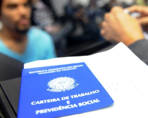 Oportunidades estão disponíveis nas agências do trabalhador do Distrito Federal. Interessados devem cadastrar currículo presencialmente ou por aplicativo. Foto: Divulgação