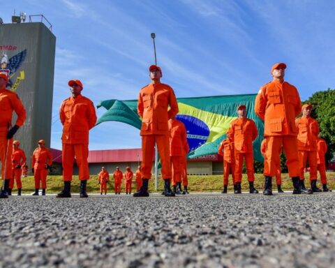 Bombeiros: Candidatos são chamados para entregar documentação. Data limite para fazer a matrícula varia de acordo com a vaga. Foto: Reprodução