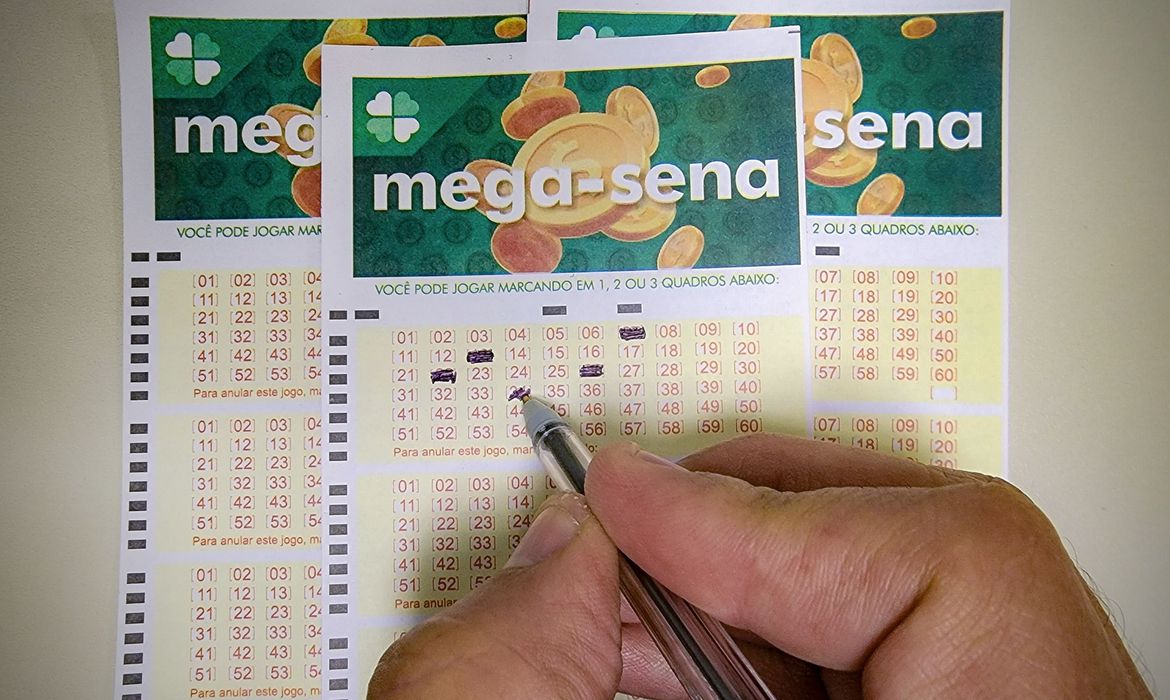 Mega-Sena acumula e pode pagar mais de R$ 100 milhões