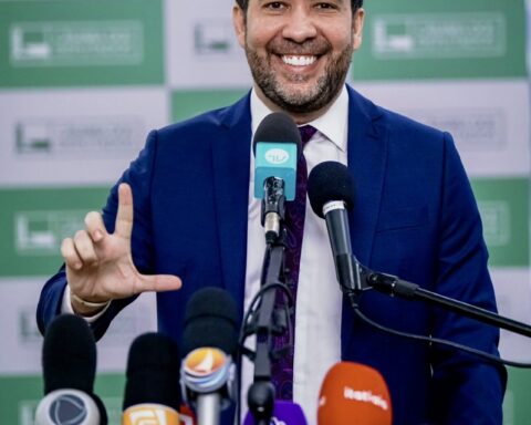 André Janones em coletiva na Câmara