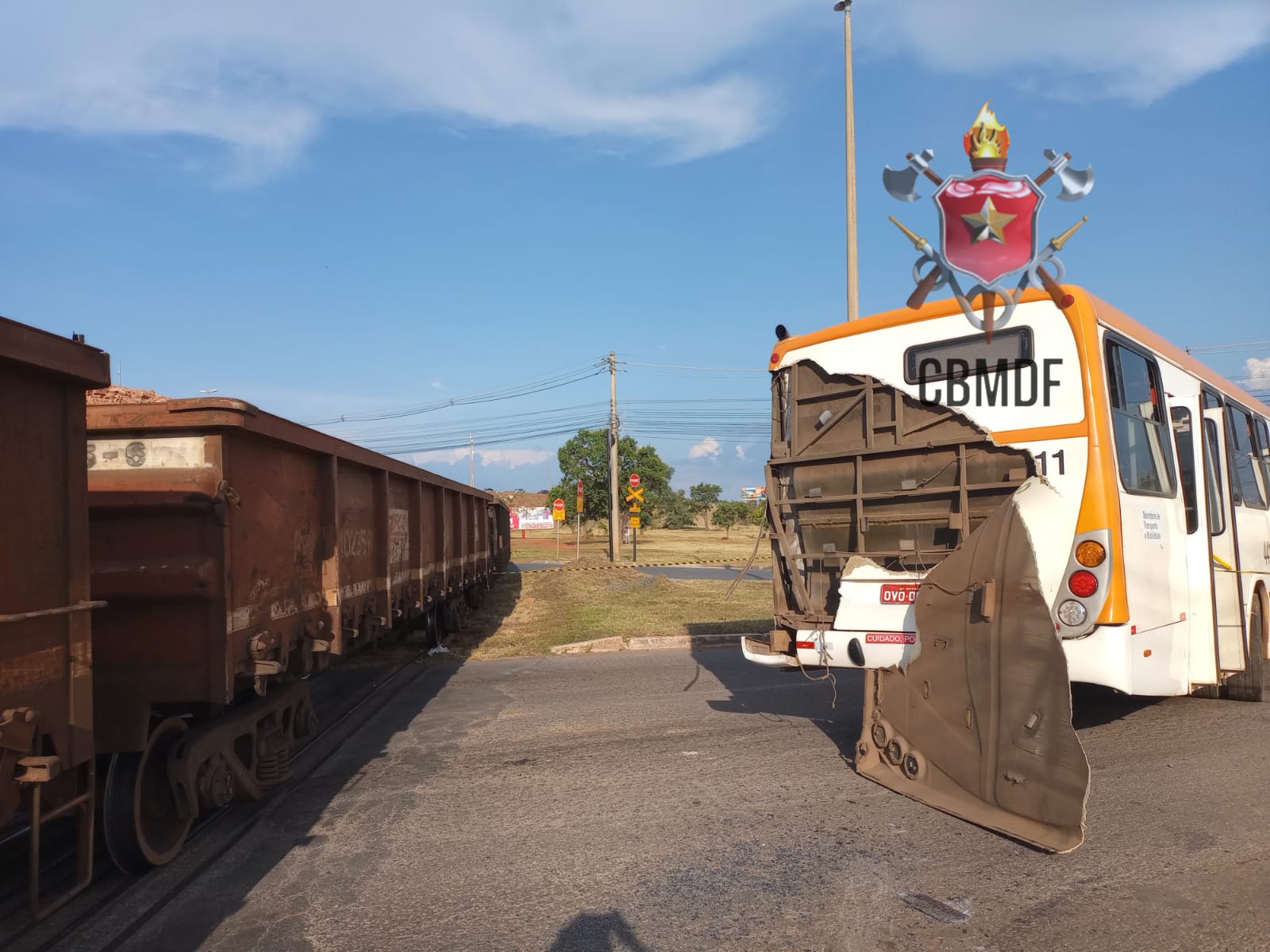 Acidente entre trem e ônibus no DF