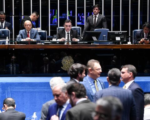 PEC que limita decisões do STF é aprovada no Senado