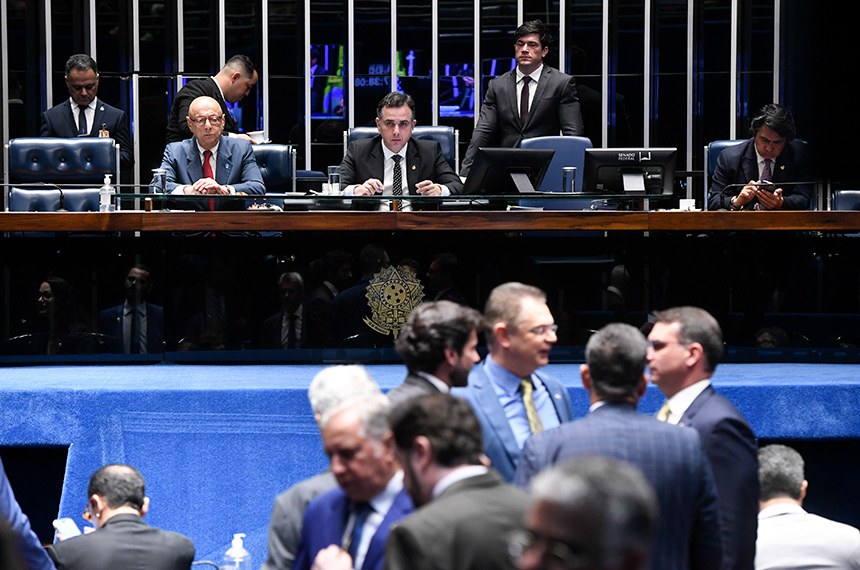 PEC que limita decisões do STF é aprovada no Senado