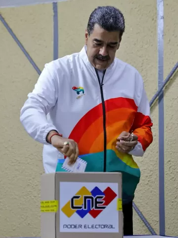 Maduro vota em referendo